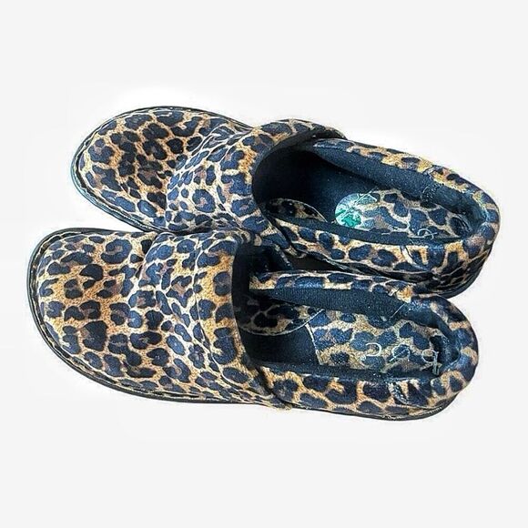 BOC Born Cheetah Leopard Leather Comfort Work Nurses Clogs Size 7.5 - Picture 1 of 6